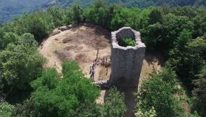 La torre Sycurana del complesso archeologico monumentale Le Torri di Popiglio