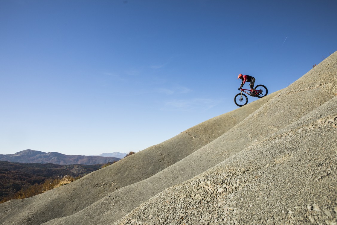 Technique, détermination et divertissement: les tracés de Downhill vous attendent